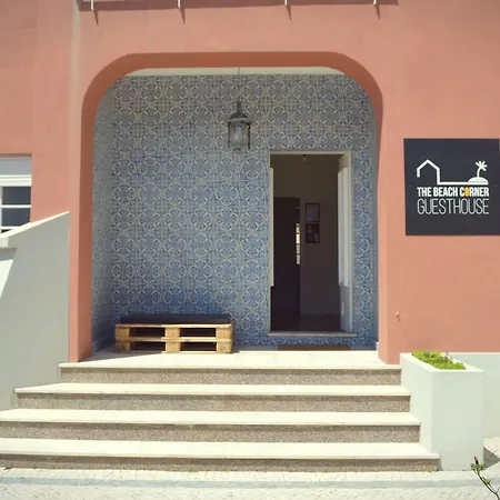 לינה וארוחת בוקר Coast Surf House