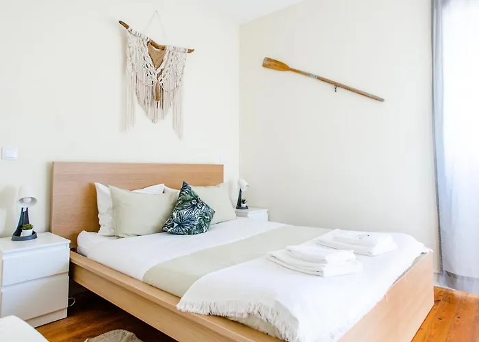 Coast Surf House לינה וארוחת בוקר