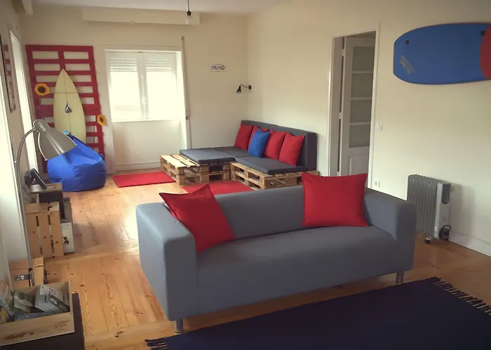 Coast Surf House לינה וארוחת בוקר