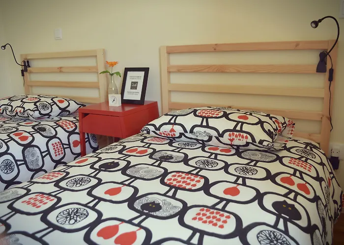 לינה וארוחת בוקר Coast Surf House 3*