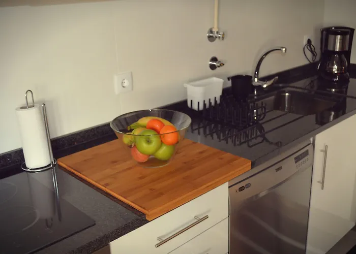 Coast Surf House לינה וארוחת בוקר 3*