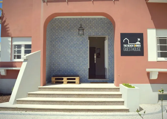 לינה וארוחת בוקר Coast Surf House