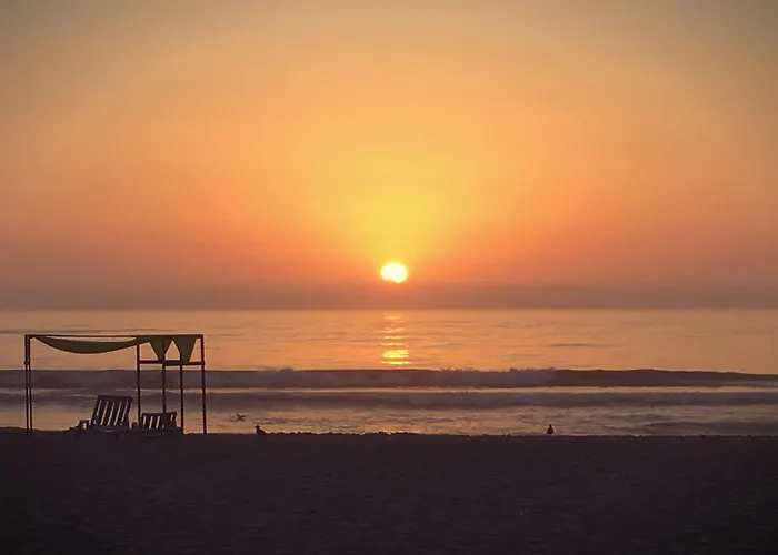 לינה וארוחת בוקר Coast Surf House 3*