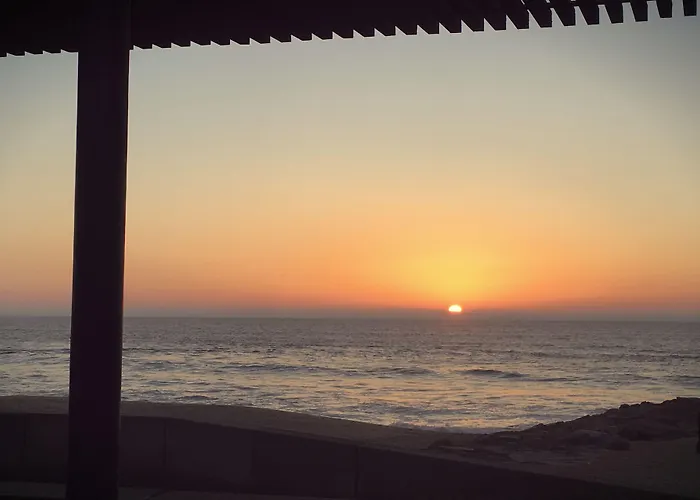 לינה וארוחת בוקר Coast Surf House אספיניו