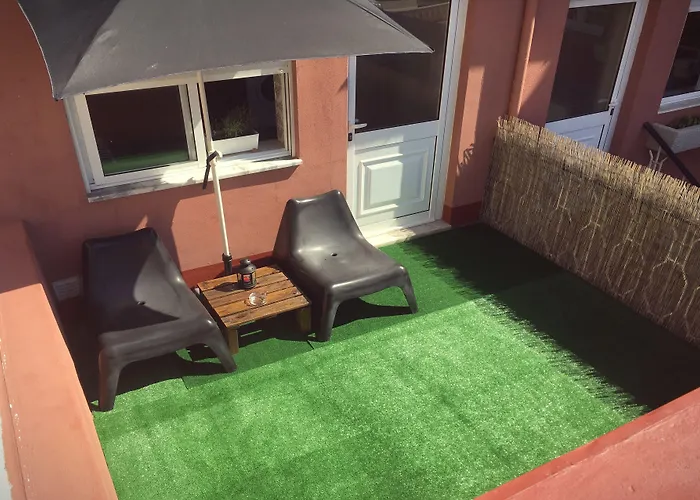 Coast Surf House לינה וארוחת בוקר