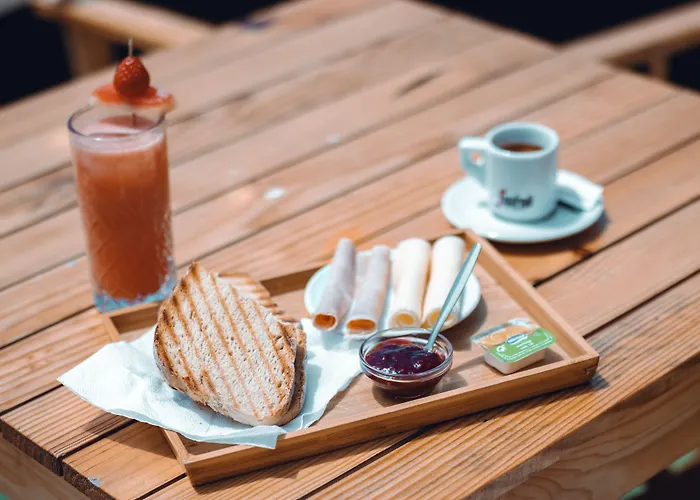 Coast Surf House אספיניו