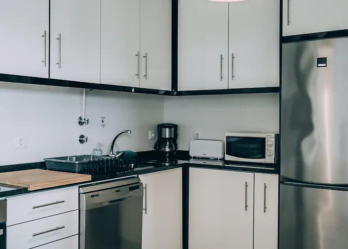 לינה וארוחת בוקר Coast Surf House 3*