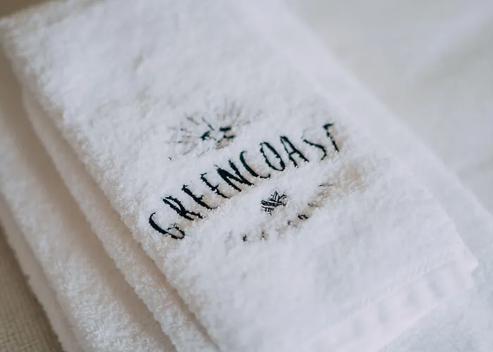 Coast Surf House לינה וארוחת בוקר