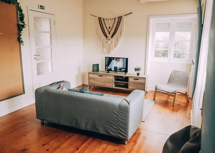 לינה וארוחת בוקר Coast Surf House