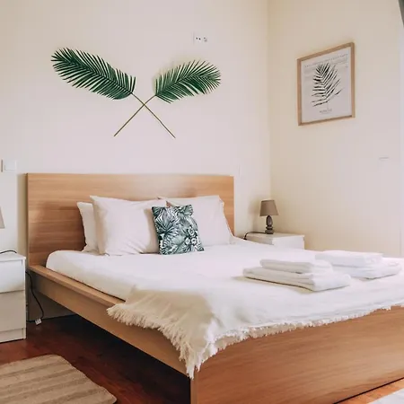 Alojamento de Acomodação e Pequeno-almoço Coast Surf House 3*