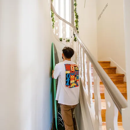 Alojamento de Acomodação e Pequeno-almoço Coast Surf House 3*