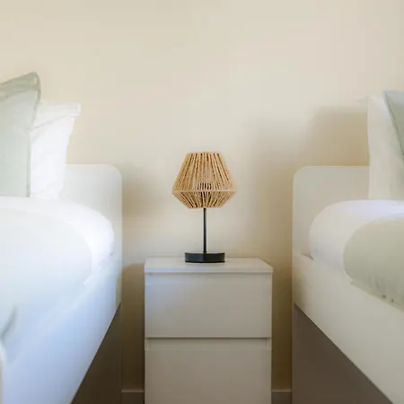 Green Coast Surf House Bed & Breakfast