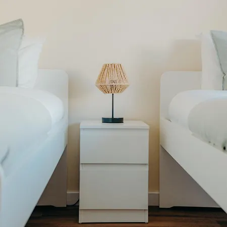 Green Coast Surf House Bed & Breakfast