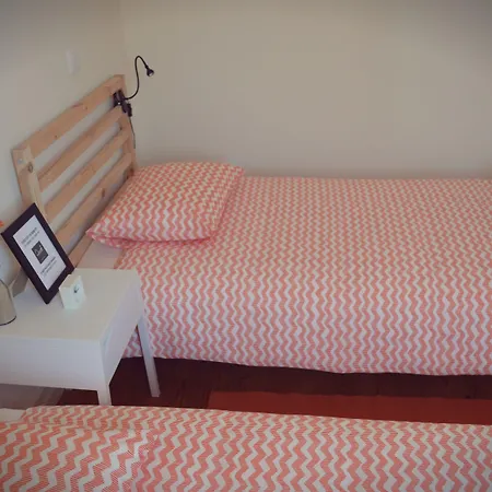 Coast Surf House Alojamento de Acomodação e Pequeno-almoço 3*