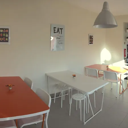 Coast Surf House Alojamento de Acomodação e Pequeno-almoço