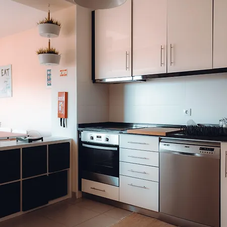 Alojamento de Acomodação e Pequeno-almoço Coast Surf House 3*